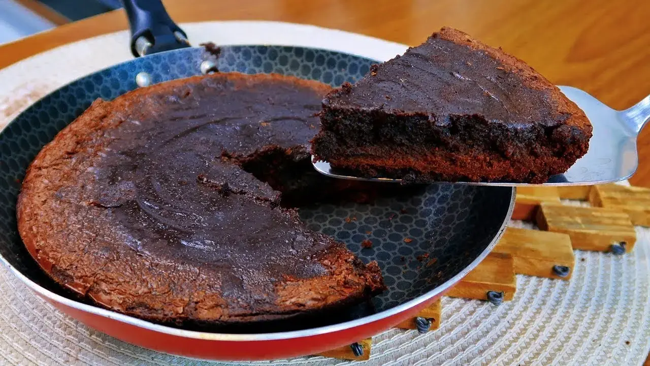 Fiz esse Brownie de Frigideira e todo mundo aqui em casa pediu bis