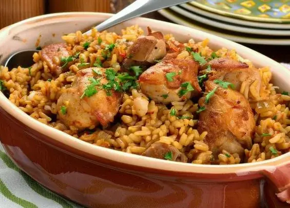 Fiz essa Galinhada Mineira muito suculenta e parecia almoço de fazenda no interior