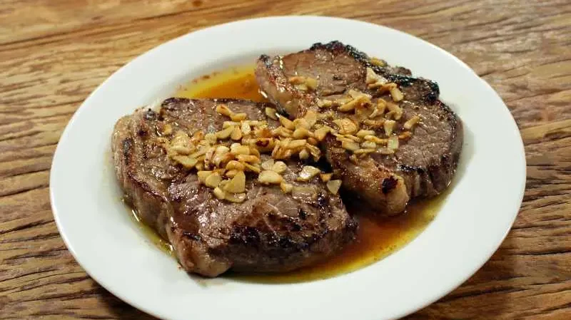 Fiz esse Bife na Manteiga de Alho e parecia prato de restaurante chique