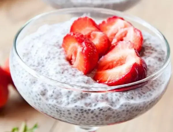Fiz esse Pudim de Chia e virou minha sobremesa fitness favorita (sem culpa e com muito sabor)