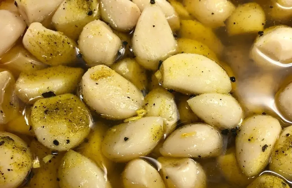 Fiz esse Alho em Conserva Apimentado e todo mundo ficou viciado no petisco