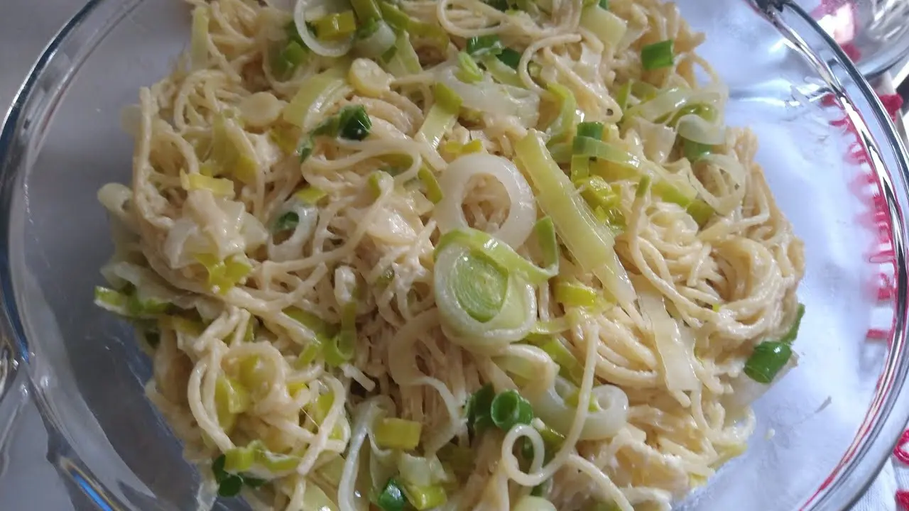 Macarrão ao Molho Cremoso de Alho-Poró