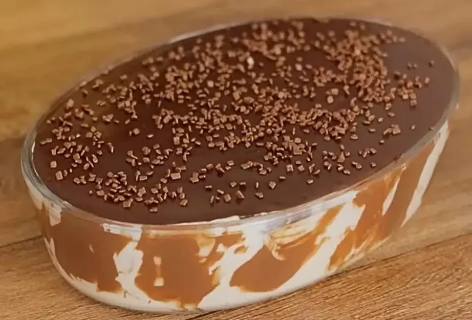 Esse Mousse de Ninho Trufado com Chocolate é tão cremoso que desaparece da travessa em minutos