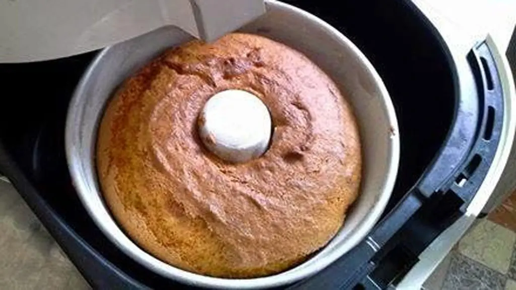 Esse Bolo de Banana na Airfryer fica tão fofinho que dá vontade de fazer todo dia