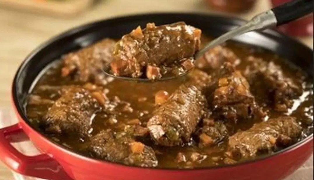 Essa Bracciola ao Molho Madeira é tão suculenta que até o vizinho vai perguntar o que você está cozinhando