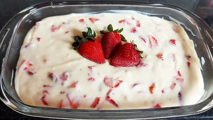 Fiz esse Creme Gelado de Morango e parecia sobremesa de confeitaria