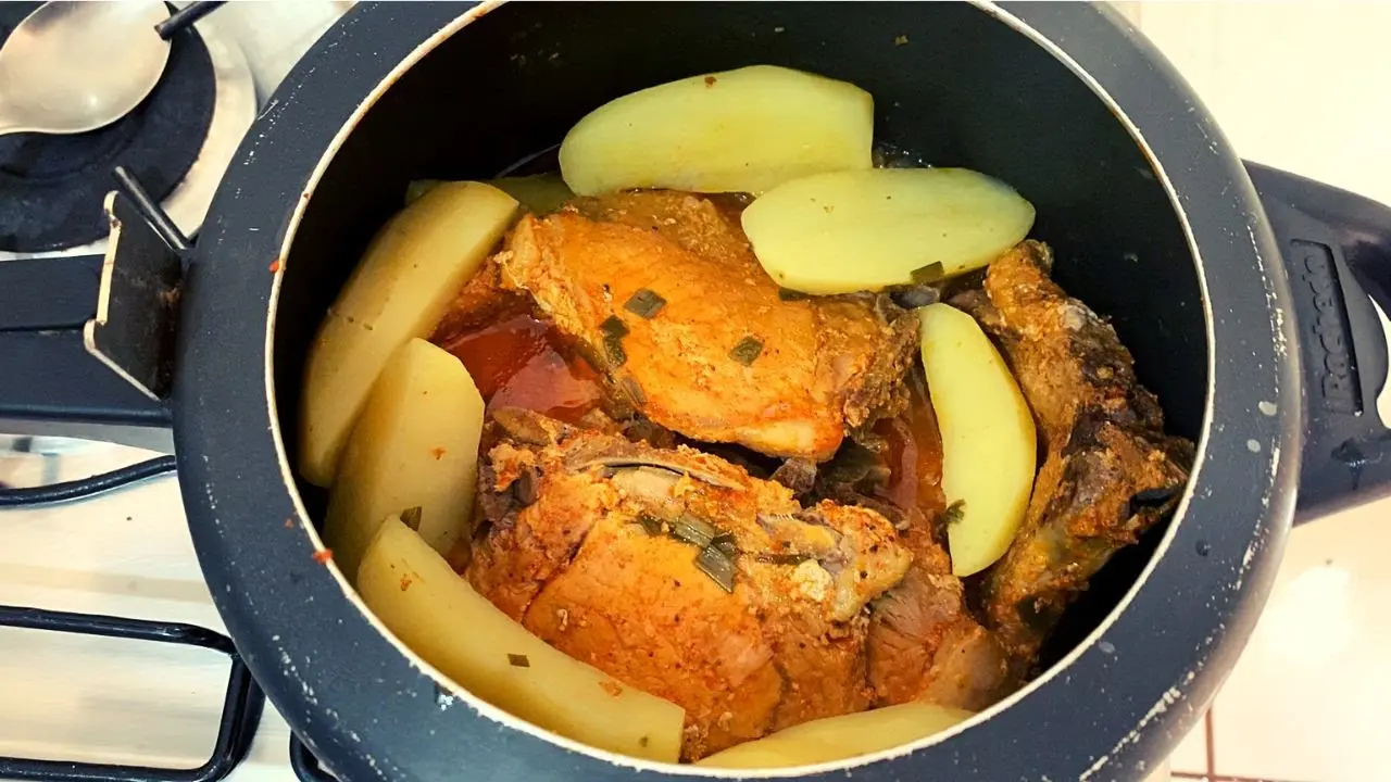 Fiz essa Bisteca na Pressão sem Água com Batatas e parecia prato de restaurante