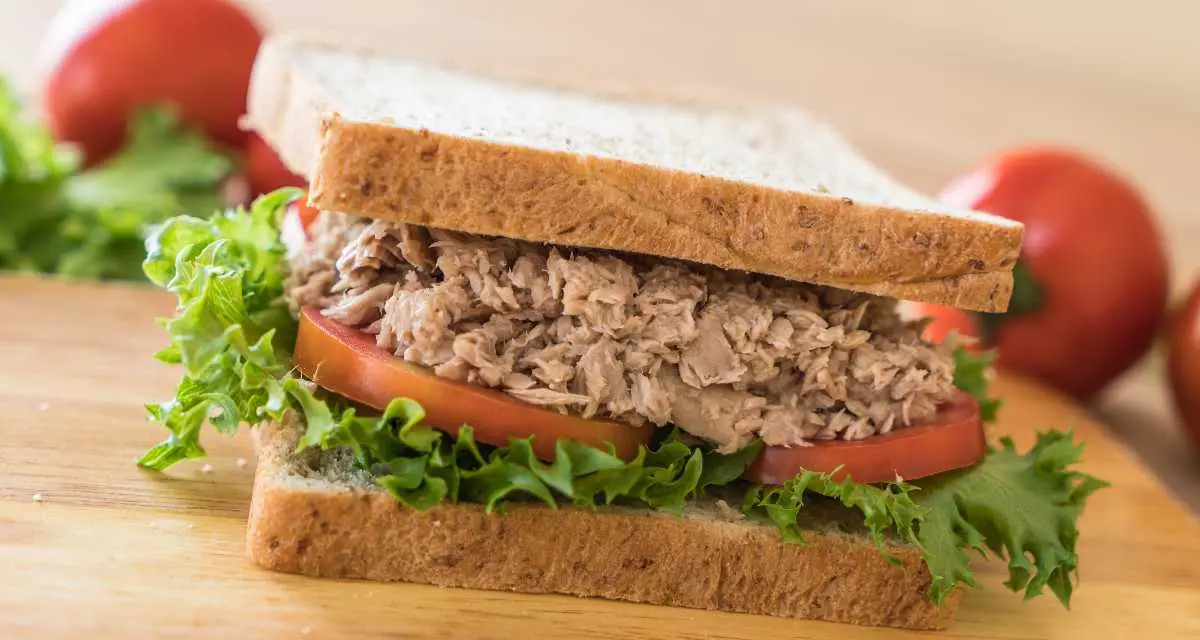 Fiz esse Sanduíche Frio de Atum com Gema de Ovo e não sobrou nenhum na mesa